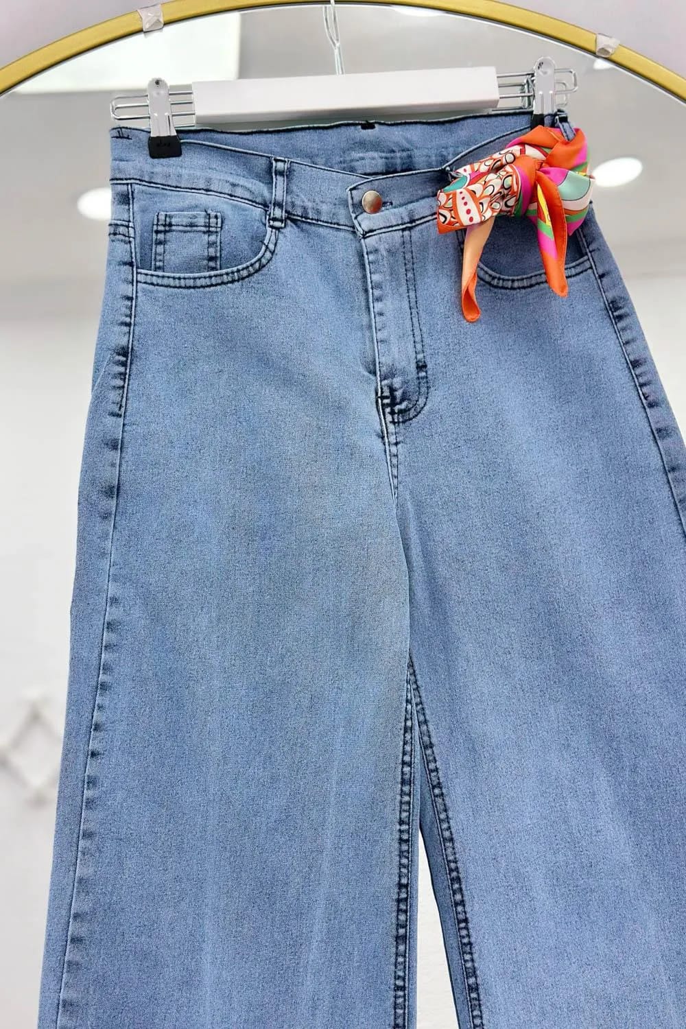 Geniş Paça Dökümlü Kot Pantolon – Açık Kot