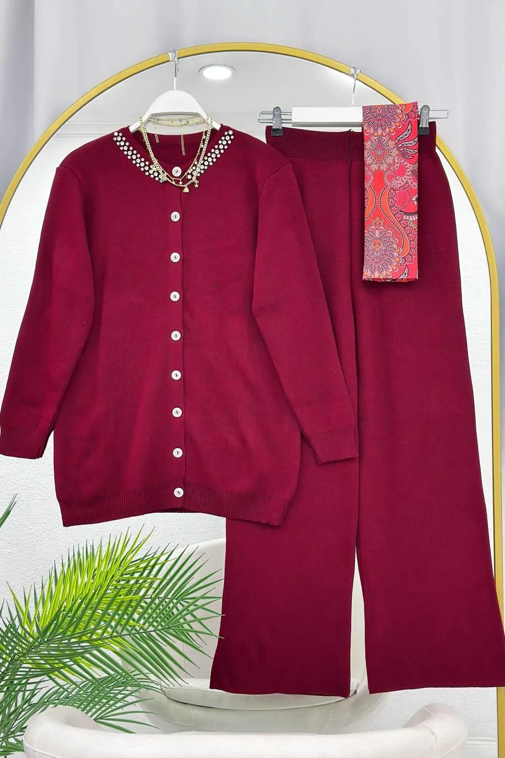 Taş Yakalı Düğmeli Triko Takım – Bordo